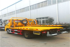 荣县附近拖车救援搭电